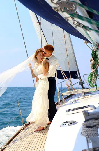 Réception de mariage dans un bateau